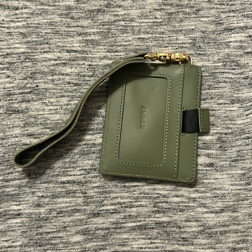 Andar wristlet - olive - never used